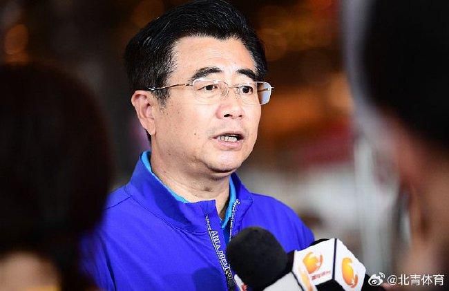 女主角佩内洛普·克鲁兹与二位型男欧文·威尔逊和本·斯蒂勒亮相红毯，克鲁兹身穿绿裙十分妖娆惹眼。