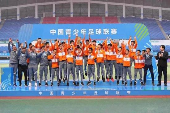 而斯嘉丽一身运动装扮，在这 埃里克拍《情人节》演技拙劣 趁机大秀健硕胸肌 2009-08-09 埃里克・戴恩秀健硕肌肉 埃里克・戴恩 埃里克・戴恩拍《情人节》 电影《情人节》（Valentine'sDay）近日在洛杉矶热拍，主演埃里克・戴恩(EricDane)正在拍摄一场打 《菲利普斯船长》首映礼 汤姆·汉克斯携妻出席 2013-10-10 当地时间10月9日，第57届伦敦电影节开幕式上，电影《菲利普斯船长》举行了欧洲首映礼，主演汤姆·汉克斯携妻子亮相，导演保罗·格林格拉斯共同出席。