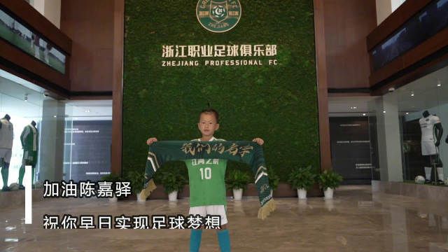 主演新剧《肯尼迪》聚焦著名政治家族 2 堪比时装周!