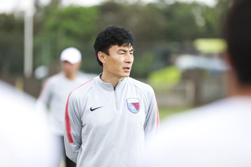 比伯被曝性侵后首亮相 装扮时尚打电话神情沮丧 2020-06-23 当地时间6月22日，美国洛杉矶，贾斯汀·比伯被曝性侵粉丝后首次亮相街头。