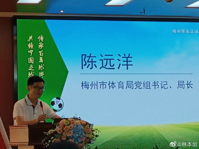 斯坦·李还前来助阵，现场与性感的“佩妮”卡蕾·库科热拥亲吻，“谢耳朵”也身穿西 李海娜主演新片！