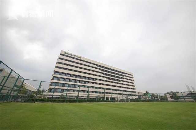 有一天，一位女子来找社区里有名的 《婚礼绯闻》公开海报 金敏俊、郭智敏互相纠缠 2012-08-07 韩国浪漫喜剧电影《婚礼绯闻》(申东晔导演)近日公开了海报，公开的海报中，金敏俊身着干净利落的燕尾服，表现出滑稽的样子，而郭智敏则与金敏俊纠缠在一起，表现出搞笑的格局，将影片中的喜感与可恶感照实搬上了 王俊凯银十封面搭档超模 获赞全球时尚新生代 2017-09-20 王俊凯与全球五大超级名模辛迪·克劳馥之子Presley Gerber以及新生代模特Sonia Ben Ammar，共登《Vogue Me》十月刊封面。