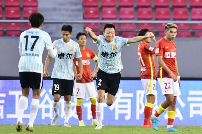 《我和我的家乡》稳居榜首，单日票房5578万，累计票房达24.57亿。