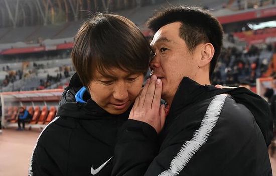 DC发文悼念斯坦·李：他改变了我们看英雄的方式 2018-11-13 当地时间2018年11月12日，美国漫画界元老级人物、电影人“漫威之父”斯坦·李在洛杉矶逝世，享年95岁。