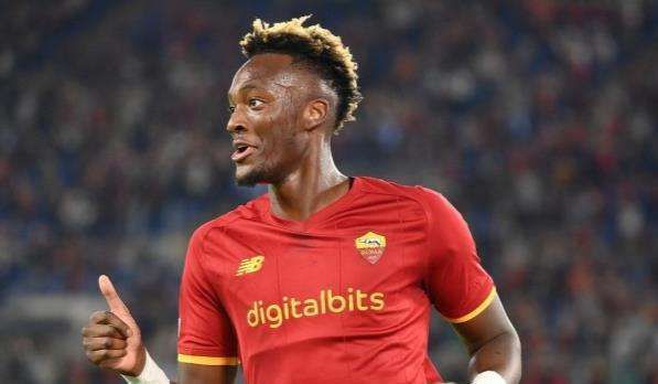 朱军、周涛、韩红现身积极参加讨论。
