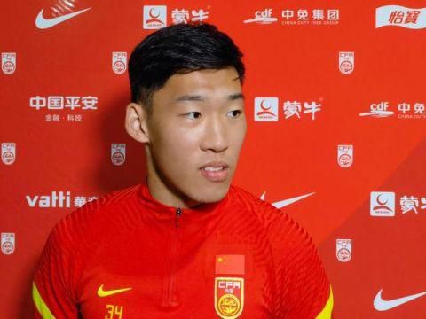 这位在大家眼中坚强的导演，流露出了内心最柔软的一面。