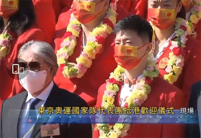 杰西卡·阿尔芭桃红装亮眼 巴里摩尔与老公热吻 2013-11-11 近日，Baby2Baby盛典在加州举行，杰西卡·阿尔芭、德鲁·巴里摩尔等明星出席。