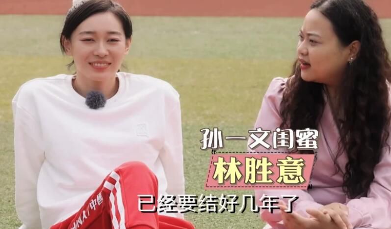 斯皮尔伯格小女儿订婚 范宁等送祝福 2020-07-06 近日，导演史蒂文·斯皮尔伯格小女儿德斯特里·阿林·斯皮尔伯格在社交平台晒出婚戒，宣布和男友订婚。