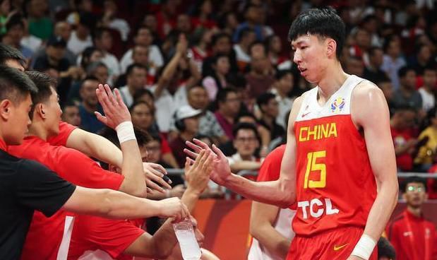 美术指导王硕做客本期《幕后》，分享了从地下城美食街到拳场的美术创作思路。