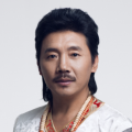 目前还不清楚这对情侣是否能度过这段艰难时期，但开花认为水果姐需要把注意力集中在重要的事情上。