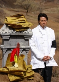 其中“金刚狼”休·杰克曼与女星安娜 刘玉玲现身托尼奖提名仪式 与休·杰克曼热聊熟稔 2014-04-30 的她知性典雅， 与“金刚狼”休·杰克曼现场打闹甚是熟稔。