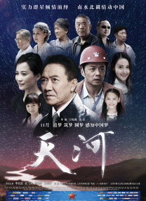 09年的首部《大侦探福尔摩斯》全球狂收5.18亿美元票房，在《大侦探 盖·里奇剧版《绅士们》发布剧照 主演造型曝光 2023-11-22 日前，由盖·里奇担任导演、编剧的剧版动作喜剧《绅士们》首次发布剧照，几位主角的精彩瞬间被定格，展现在大家面前。