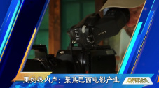 近来，她几次公开亮相的造型都颇受好评 《菲利普斯船长》首映礼 汤姆·汉克斯携妻出席 2013-10-10 当地时间10月9日，第57届伦敦电影节开幕式上，电影《菲利普斯船长》举行了欧洲首映礼，主演汤姆·汉克斯携妻子亮相，导演保罗·格林格拉斯共同出席。